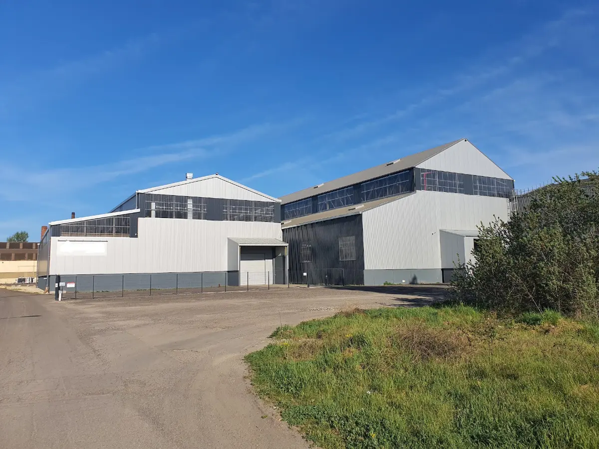 Usine rénovée en bardage et couverture acier à Thionville