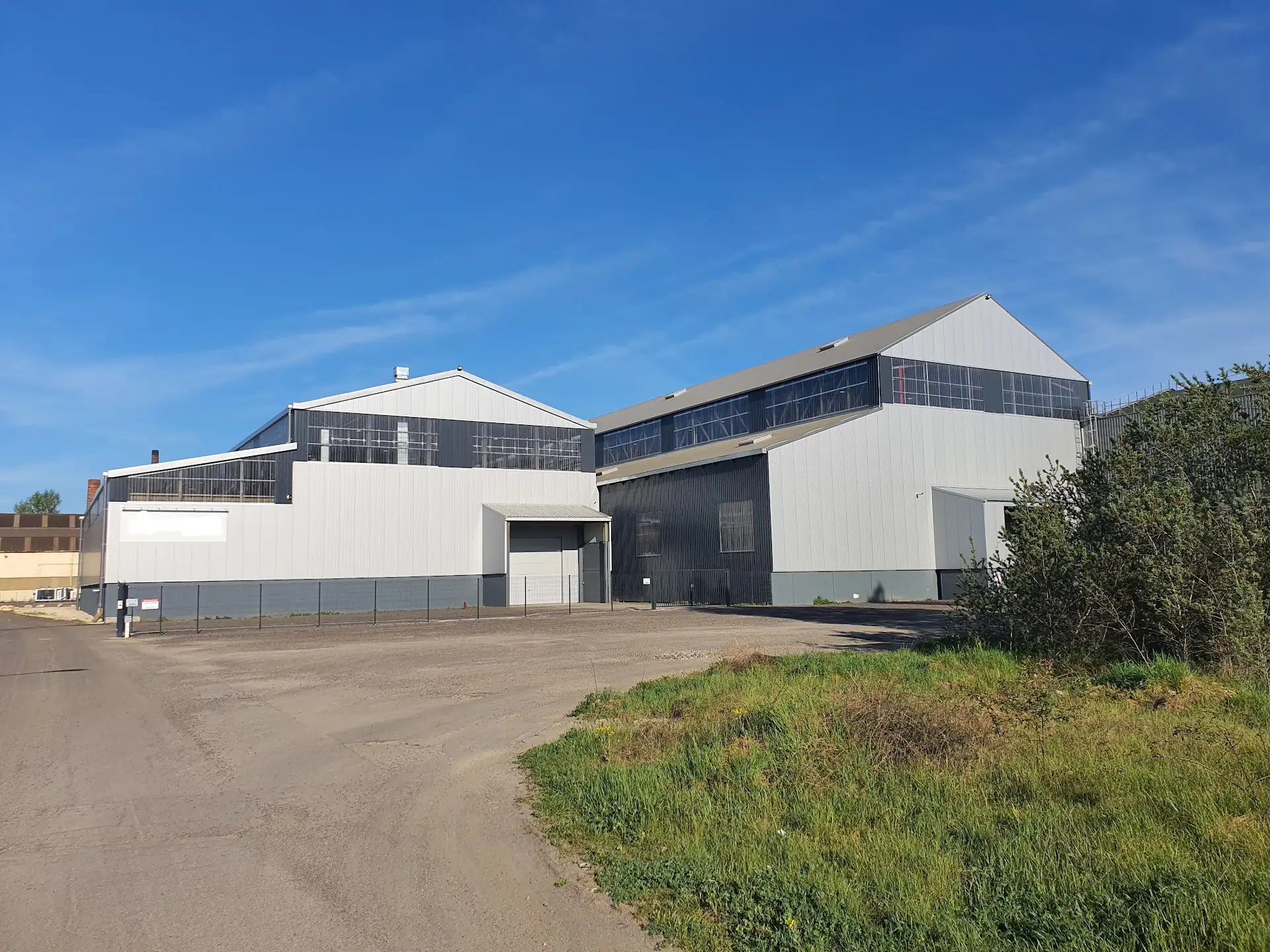 Bâtiment industriel rénové en bardage métallique à Thionville (Moselle)